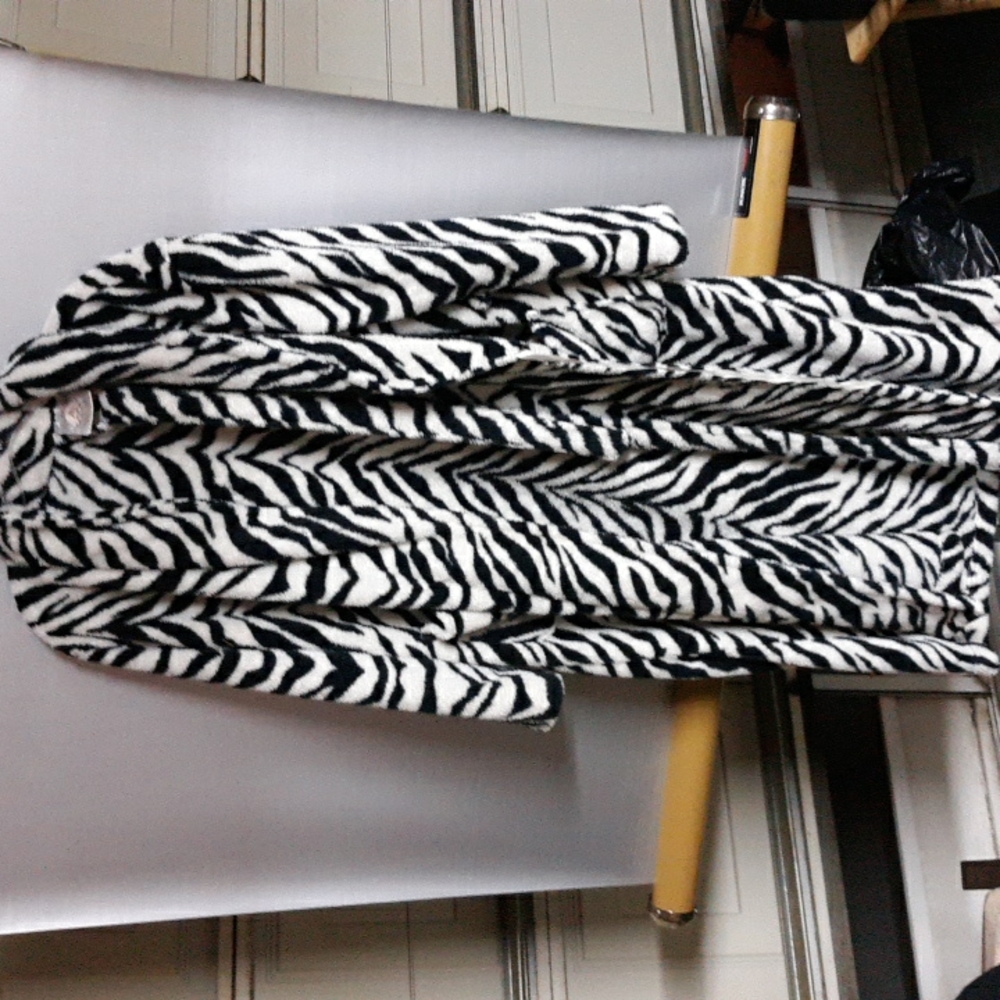 Aegan Apparel Size M Bathrobe (SKU 34)